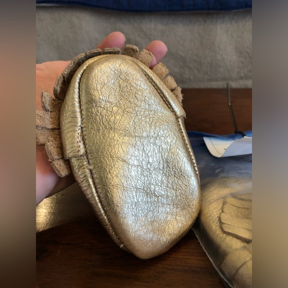 Gold LEATHER moccasins size 2 - Picture 3 of 3